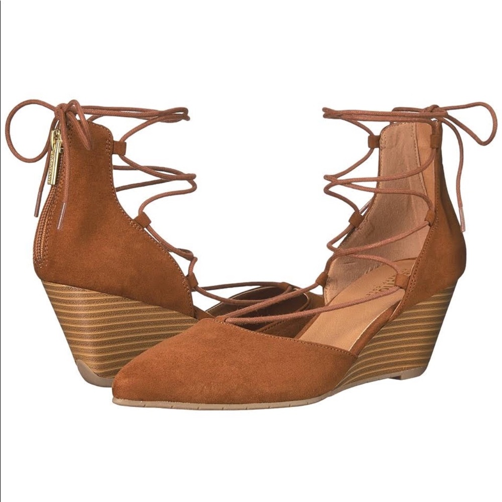 Almost Brand new! Kenneth Coles wedges. Wore once